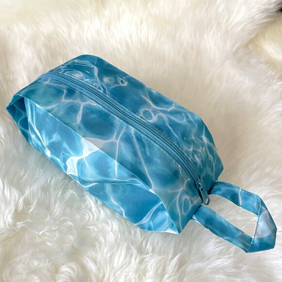 NWOT Baggu 3D Zip Pouch Small - Pool (Lawnscape) - Picture 2 of 8